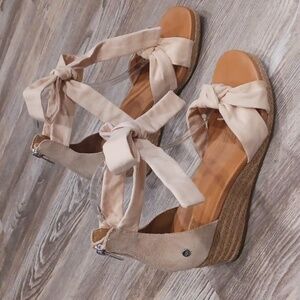 UGG Woman Yarrow Sandel, Natural Canvas Suede Ankle Strap Back Zip Closure Zs 8